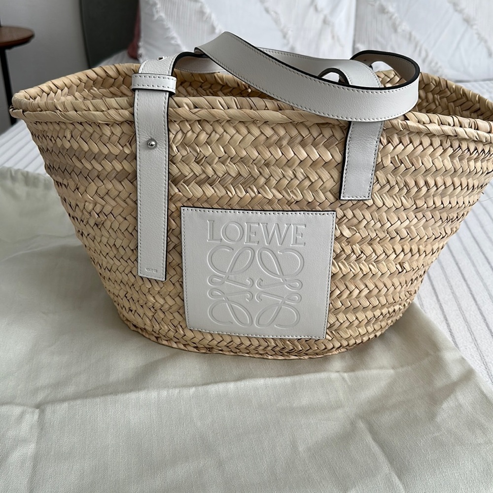 Loewe basket bag in palm leaf and calfskin white medium